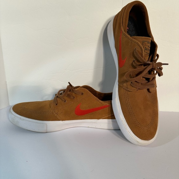 Nike SB Zoom Janoski RM Skate Shoe Men’s 10 Brown Suede Red Swoosh AQ7475-204 - Picture 1 of 15